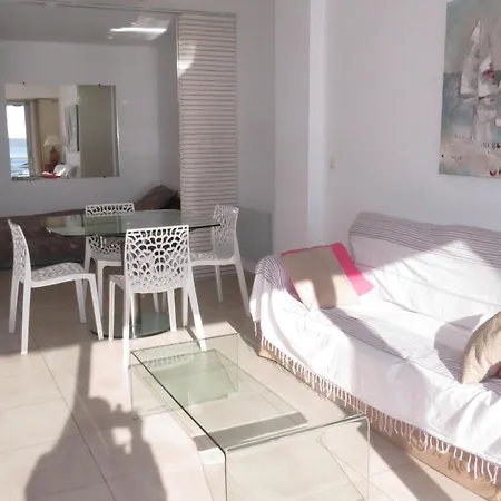 T2 Face A La Avec Terrasse En Centre-ville - - Fr-1-780-48
